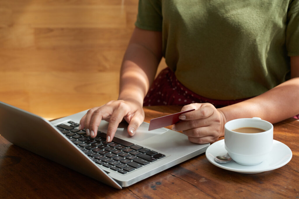 IA está redefinindo a jornada de compra no Brasil. Entenda como assistentes virtuais estão transformando a experiência do consumidor.