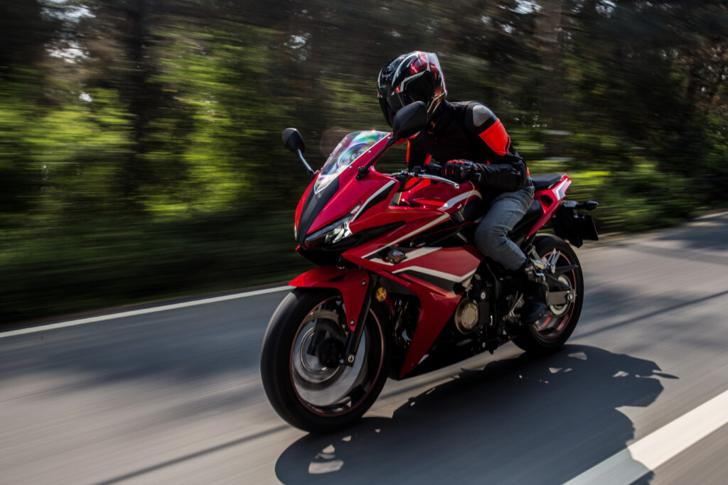 Crise da Honda mostra os riscos estratégicos de apostar cedo demais em veículos elétricos e revela a importância da flexibilidade em mercados voláteis.
