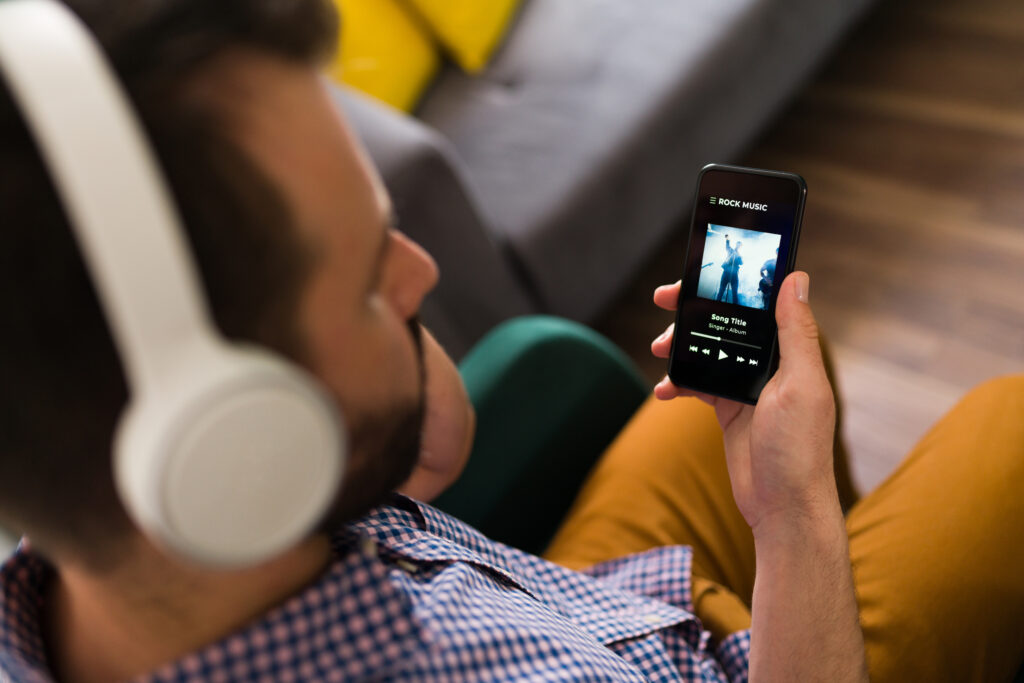 O desempenho do Spotify mostra que, em mercados maduros, crescimento sustentável depende da evolução do portfólio, da monetização e da inovação estratégica.